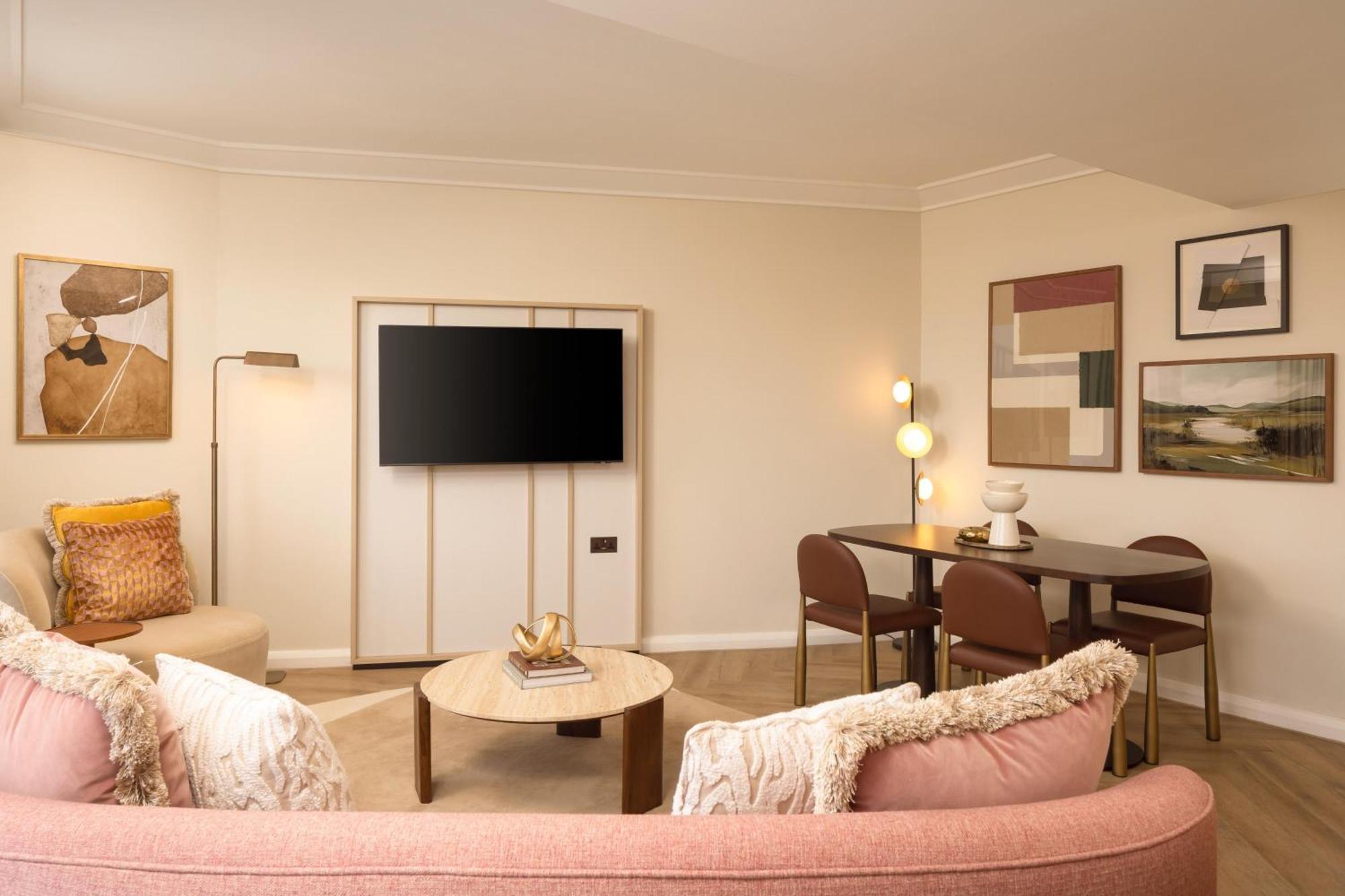One-Bedroom King Executive Suite with Balcony